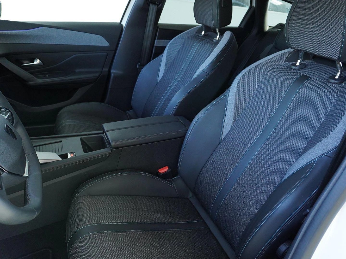 PEUGEOT 308 SW 1.5 BlueHDI Allure Pack EAT8-image-3
