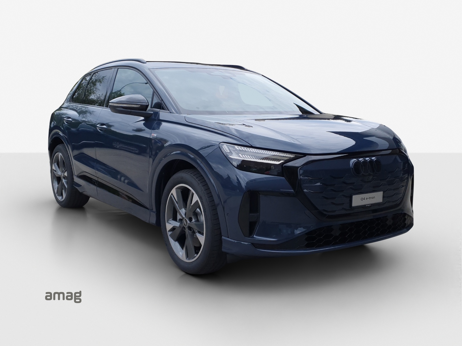 AUDI Q4 e-tron SUV quattro performance Swiss Ski-image-5