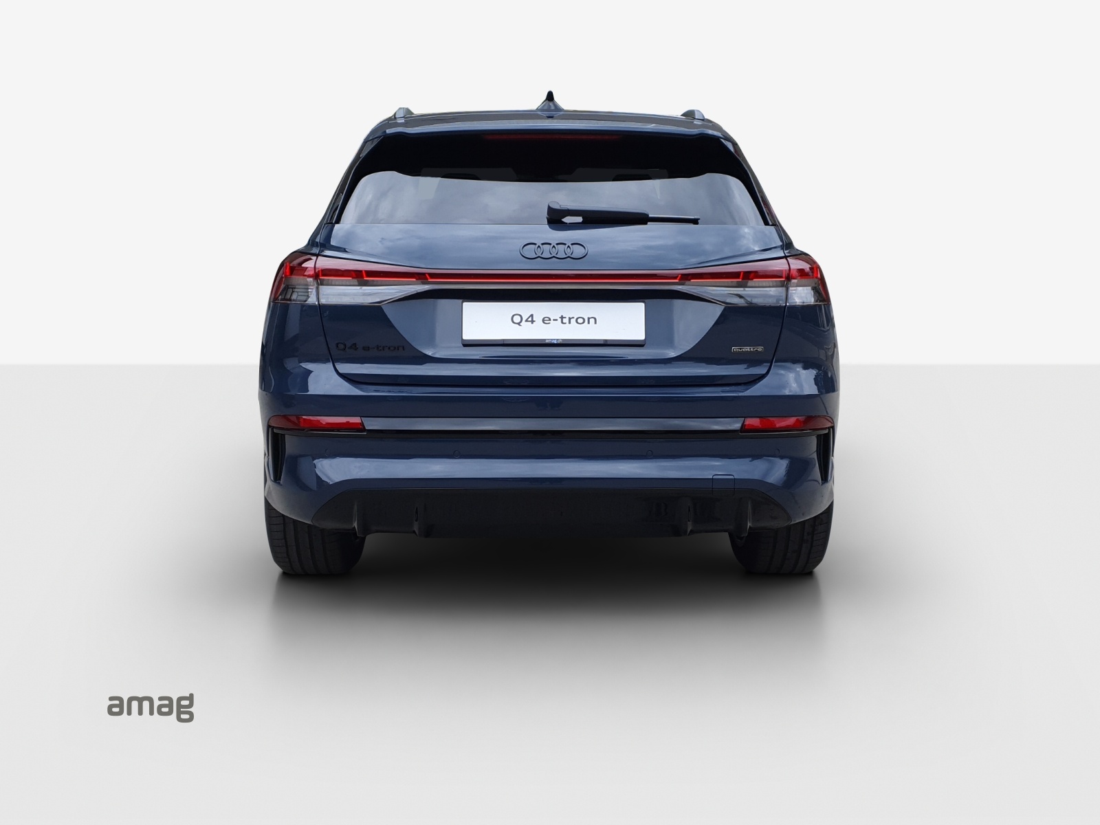 AUDI Q4 e-tron SUV quattro performance Swiss Ski-image-3