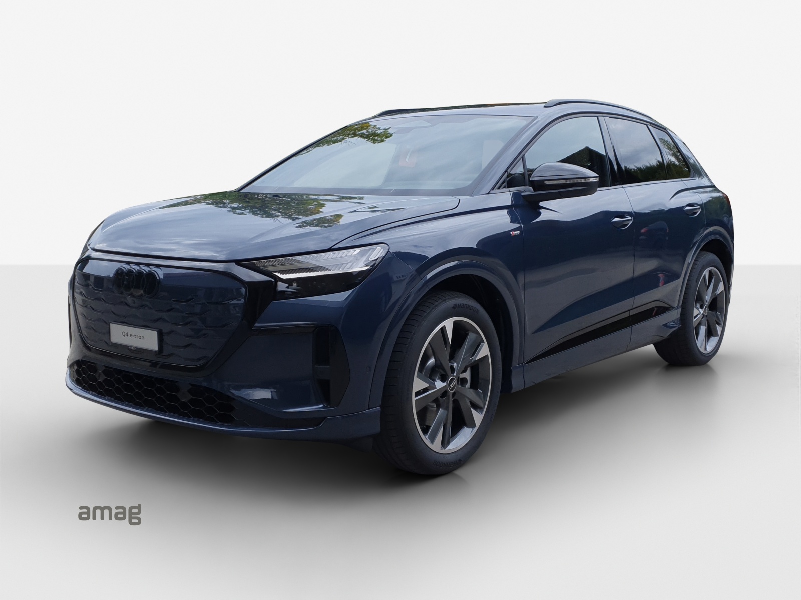 AUDI Q4 e-tron SUV quattro performance Swiss Ski-image-0