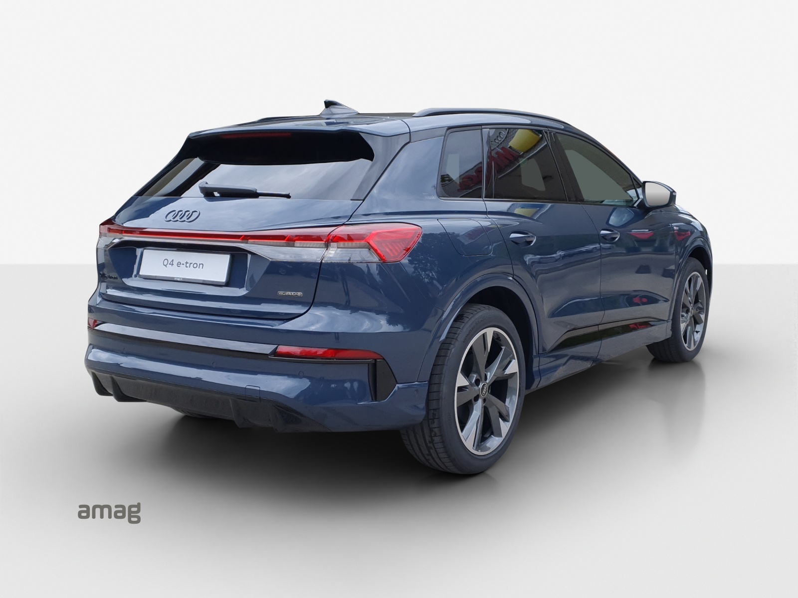 AUDI Q4 e-tron SUV quattro performance Swiss Ski-image-4