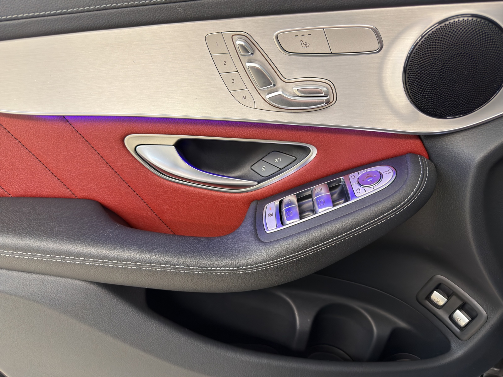 MERCEDES-BENZ GLC 300 e AMG Line 4Matic-image-8