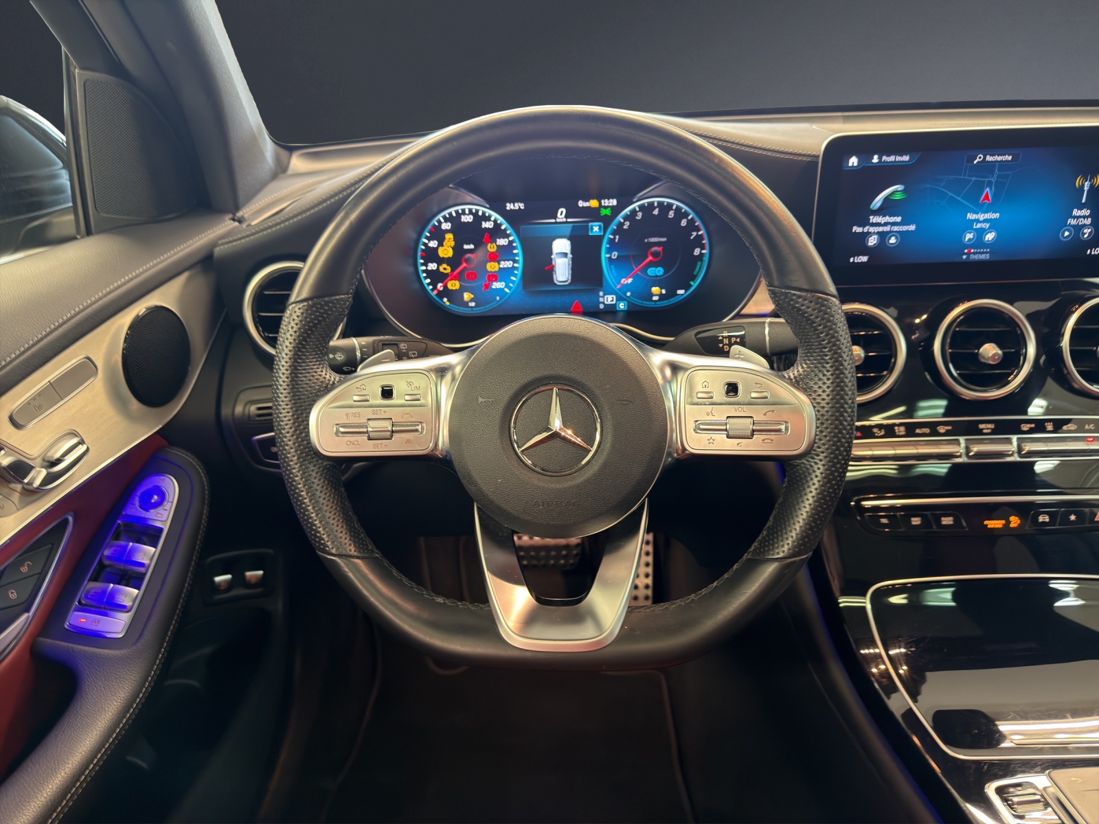 MERCEDES-BENZ GLC 300 e AMG Line 4Matic-image-12