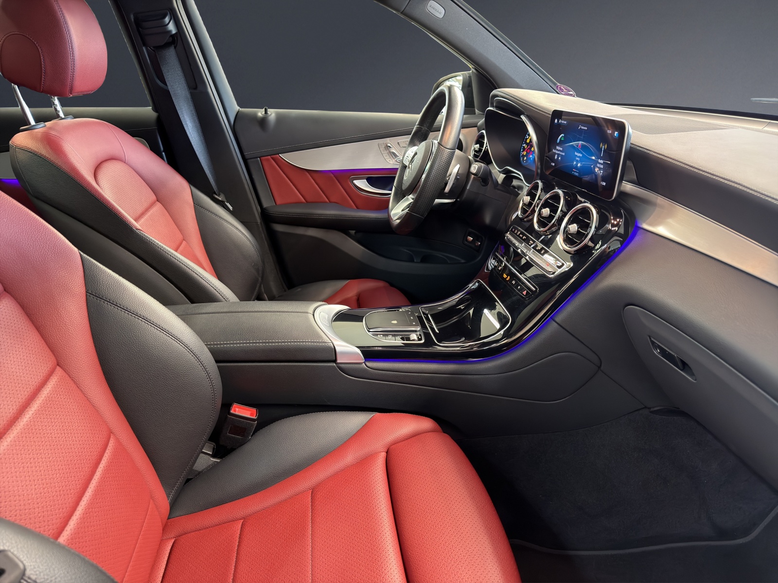 MERCEDES-BENZ GLC 300 e AMG Line 4Matic-image-9