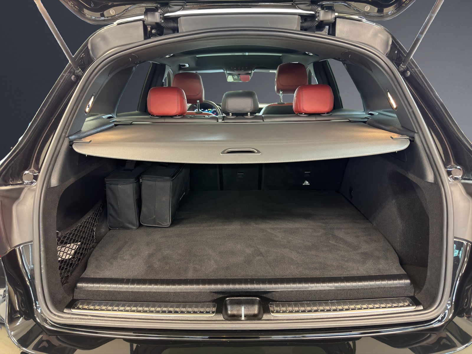 MERCEDES-BENZ GLC 300 e AMG Line 4Matic-image-16