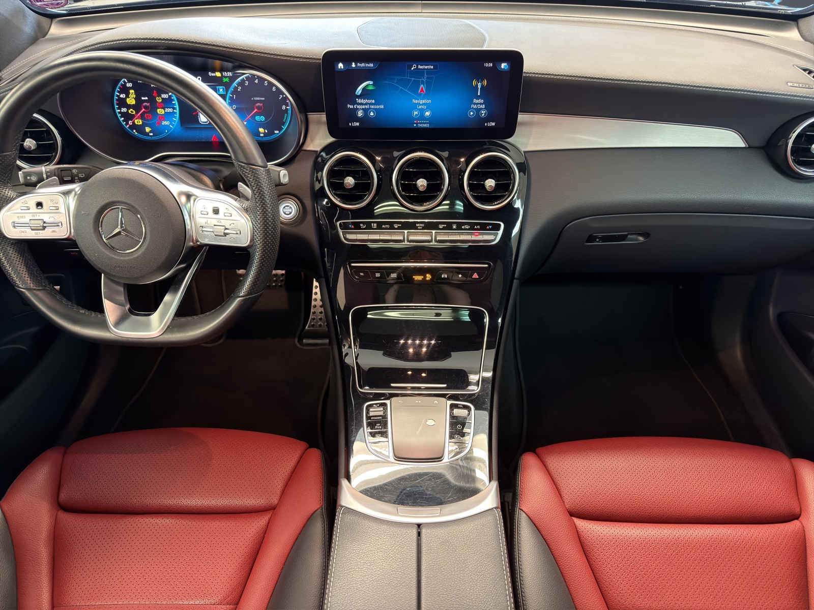 MERCEDES-BENZ GLC 300 e AMG Line 4Matic-image-11