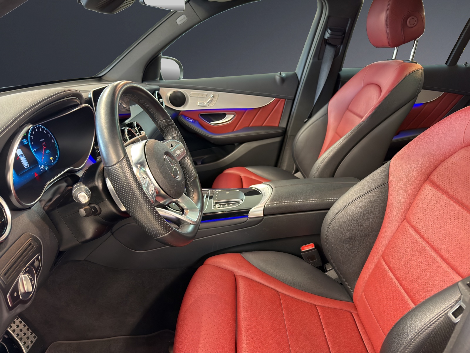 MERCEDES-BENZ GLC 300 e AMG Line 4Matic-image-6