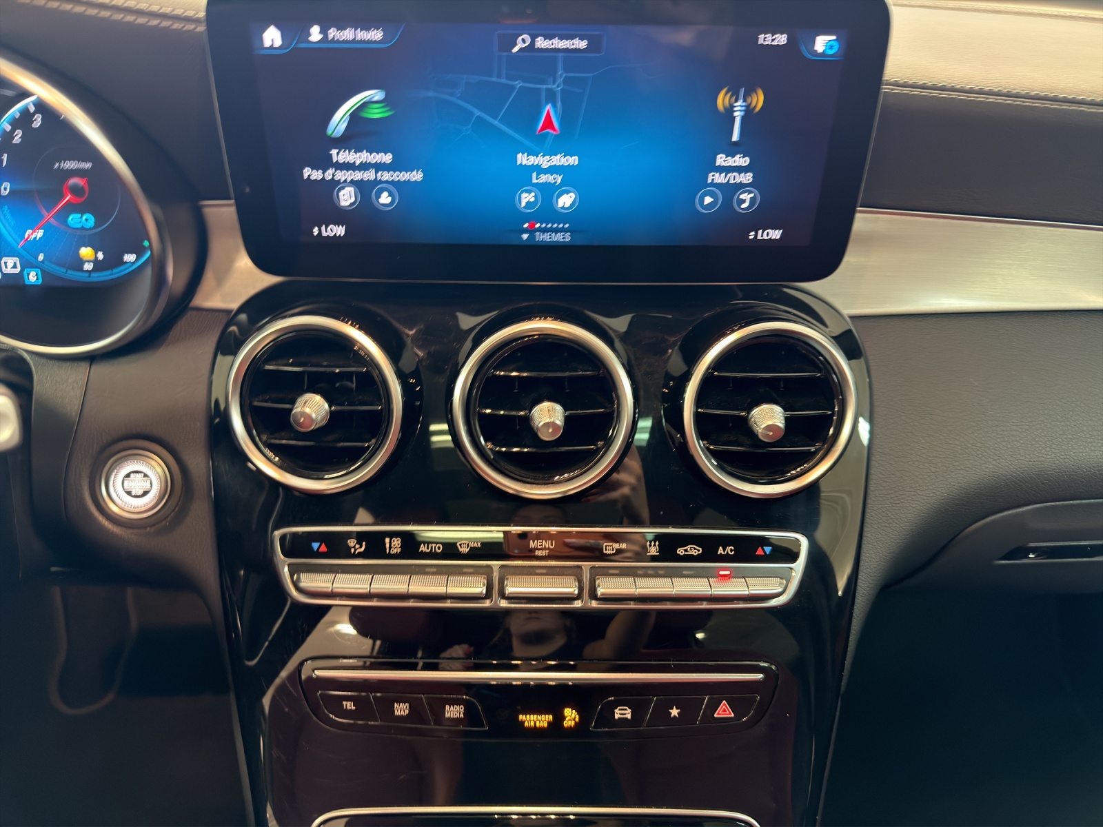 MERCEDES-BENZ GLC 300 e AMG Line 4Matic-image-13