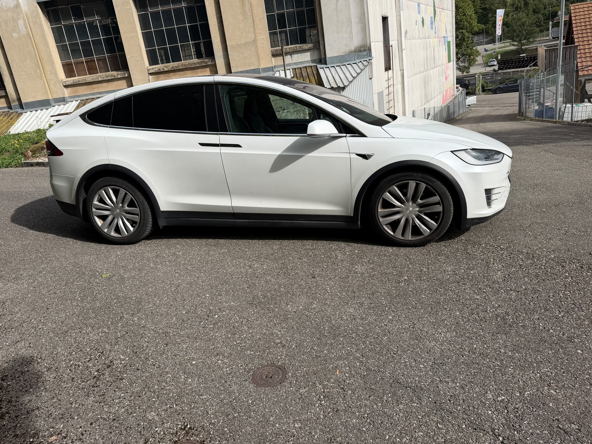 TESLA Model X 90 D-image-4