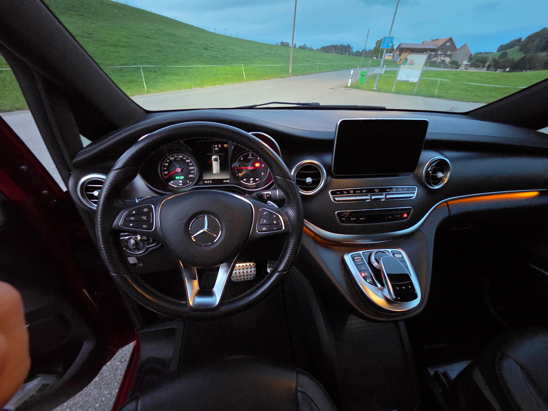 MERCEDES-BENZ V250 Avantgarde 4 matic Lang exklusive elegantne-image-4