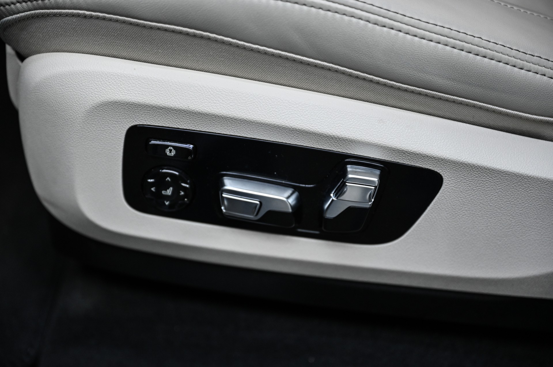 BMW X5 M60i xDrive M Sport Pro-image-32