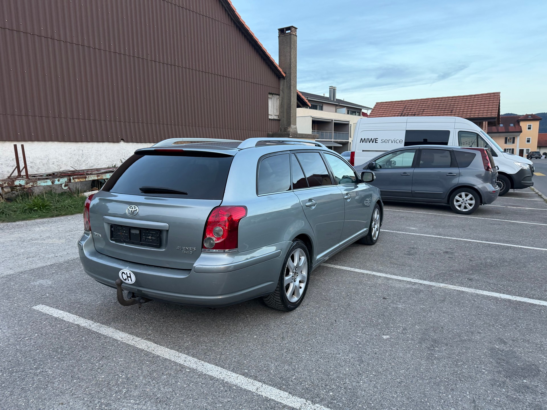 TOYOTA Avensis 2.0D-4 D Linea Sol Sportswagon-image-5