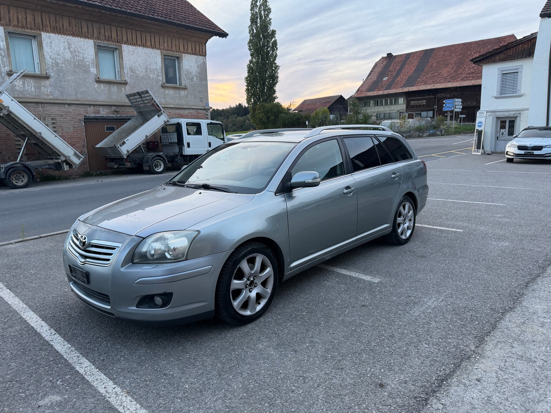 TOYOTA Avensis 2.0D-4 D Linea Sol Sportswagon-image-1