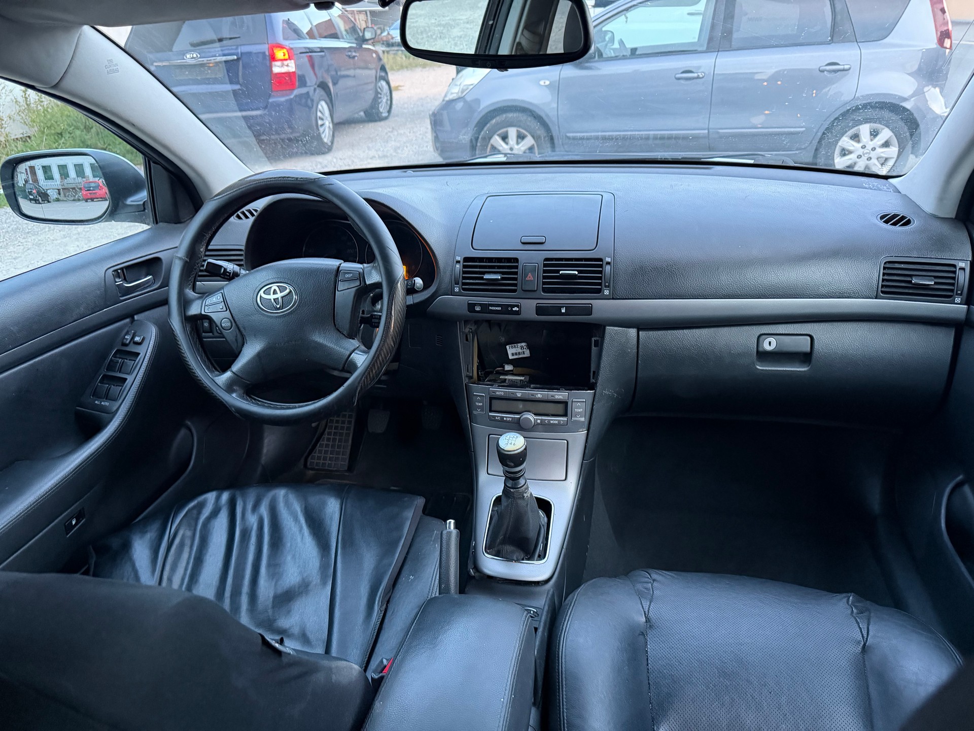 TOYOTA Avensis 2.0D-4 D Linea Sol Sportswagon-image-7