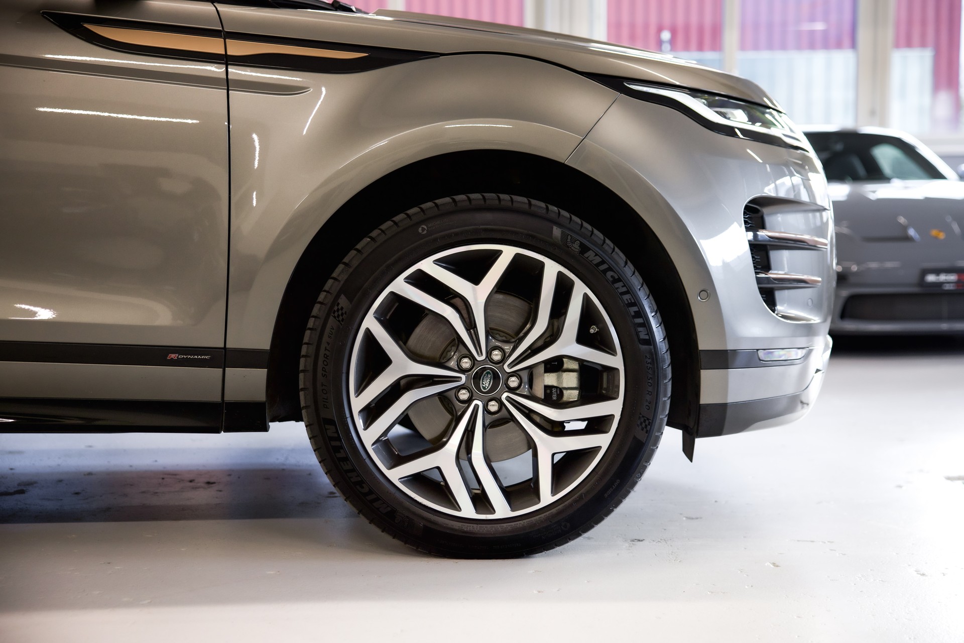 LAND ROVER Range Rover Evoque R-Dynamic SE P200 AT9 Allrad-image-10