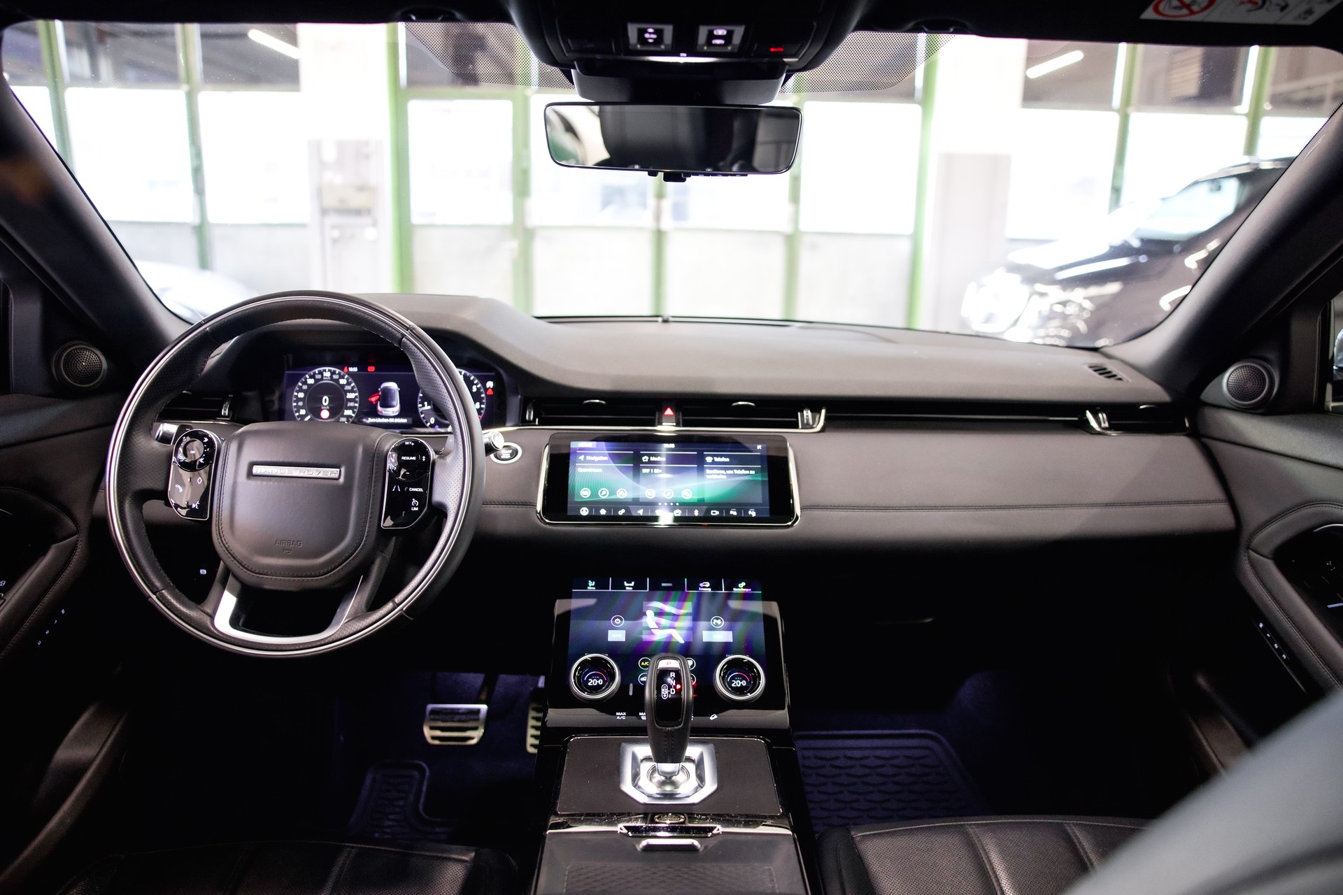 LAND ROVER Range Rover Evoque R-Dynamic SE P200 AT9 Allrad-image-16
