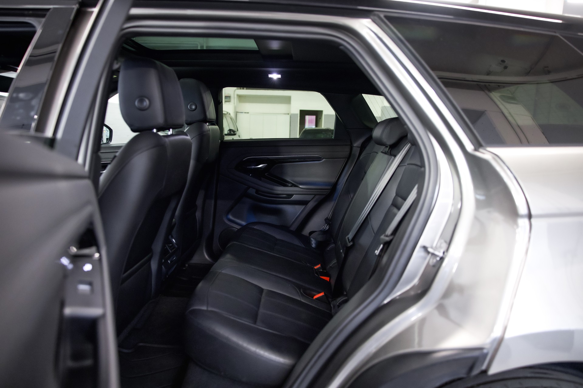 LAND ROVER Range Rover Evoque R-Dynamic SE P200 AT9 Allrad-image-22