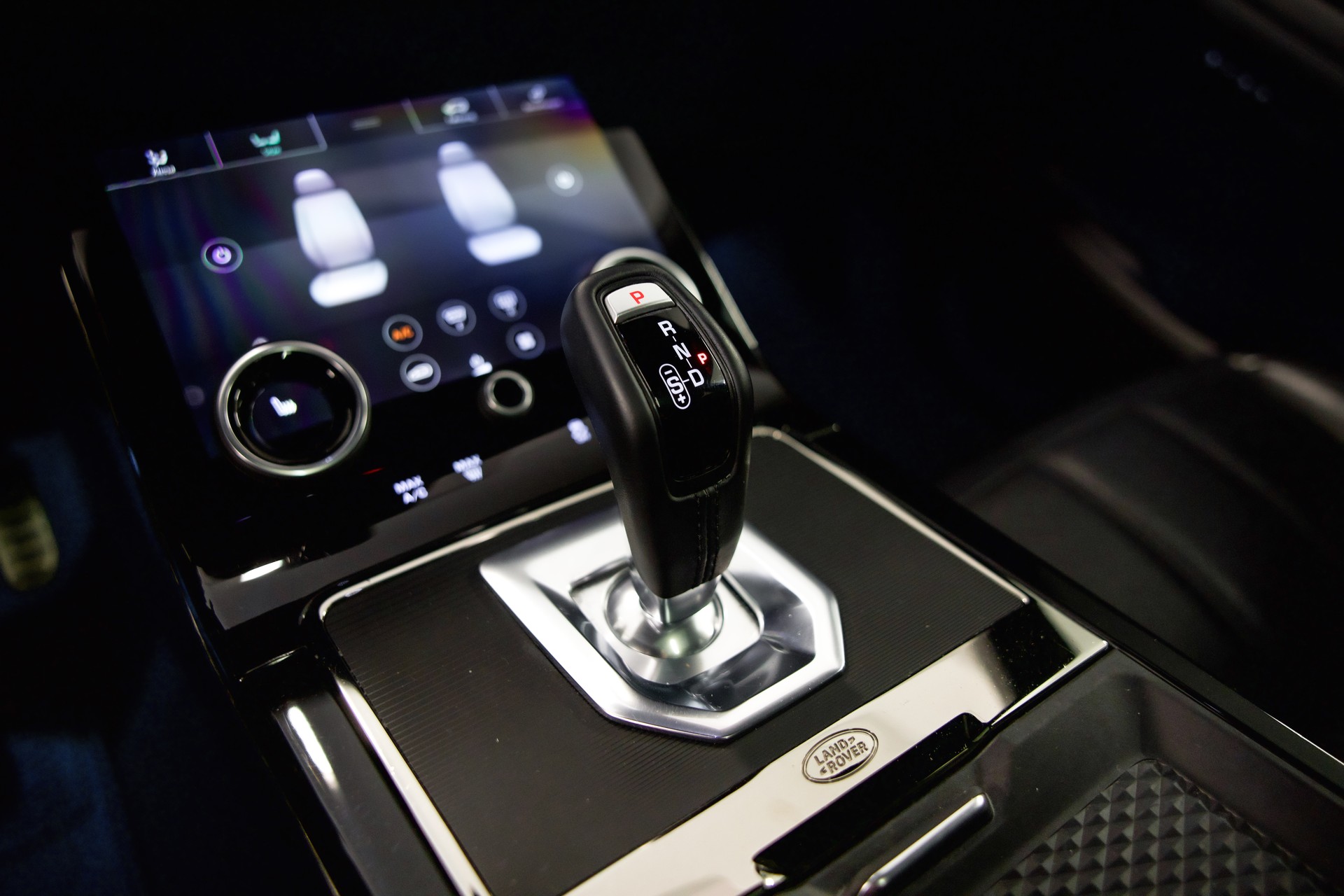 LAND ROVER Range Rover Evoque R-Dynamic SE P200 AT9 Allrad-image-29