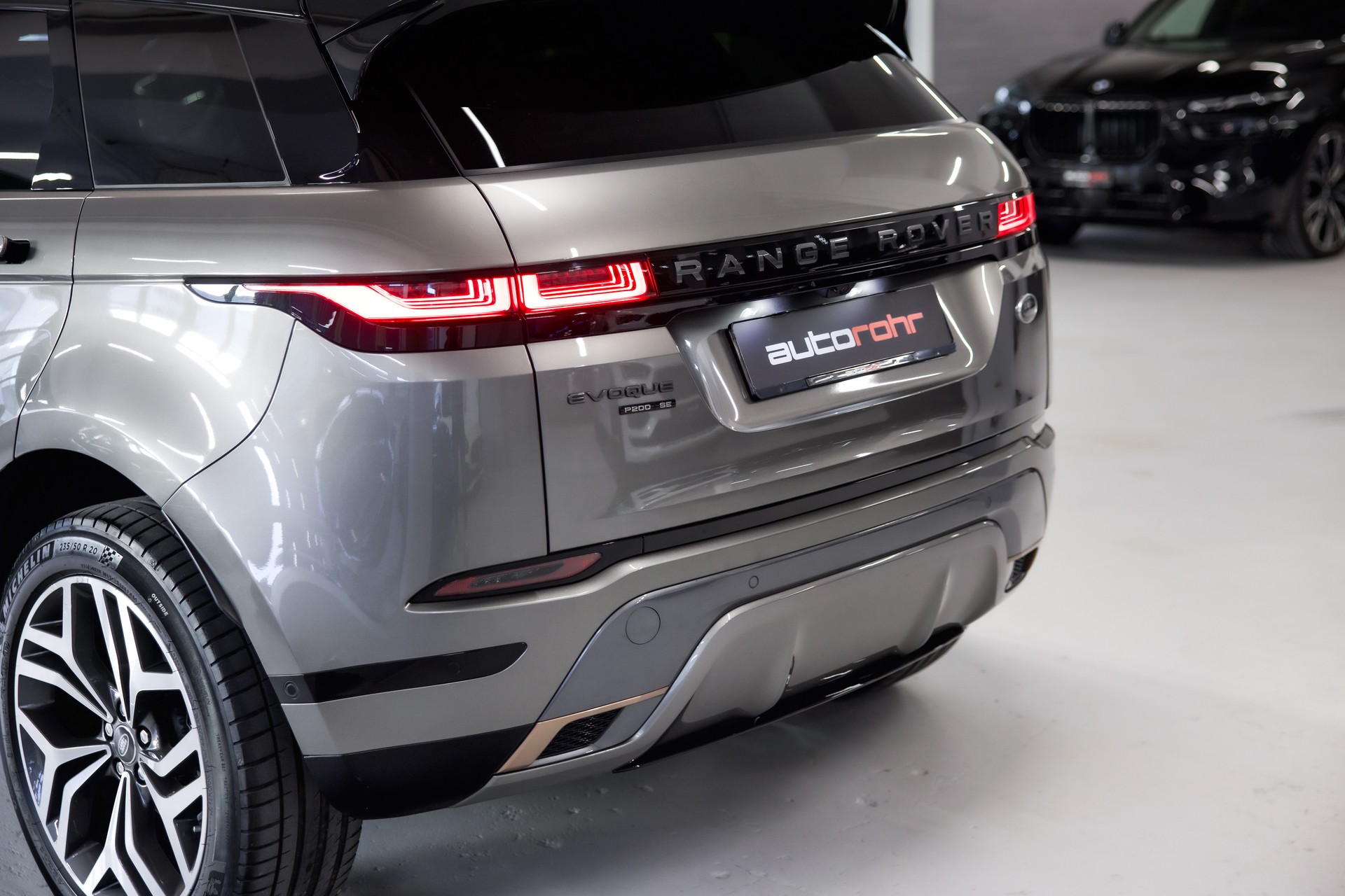 LAND ROVER Range Rover Evoque R-Dynamic SE P200 AT9 Allrad-image-13