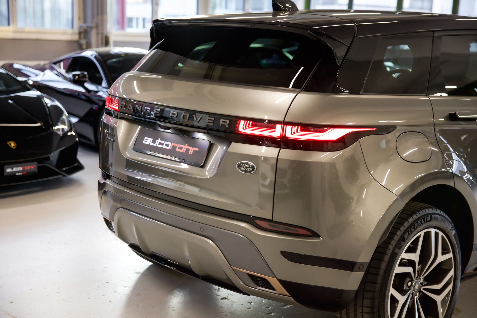 LAND ROVER Range Rover Evoque R-Dynamic SE P200 AT9 Allrad-image-12