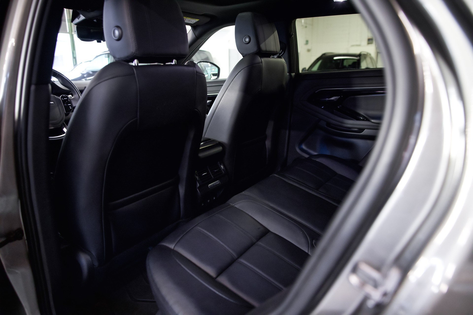 LAND ROVER Range Rover Evoque R-Dynamic SE P200 AT9 Allrad-image-21