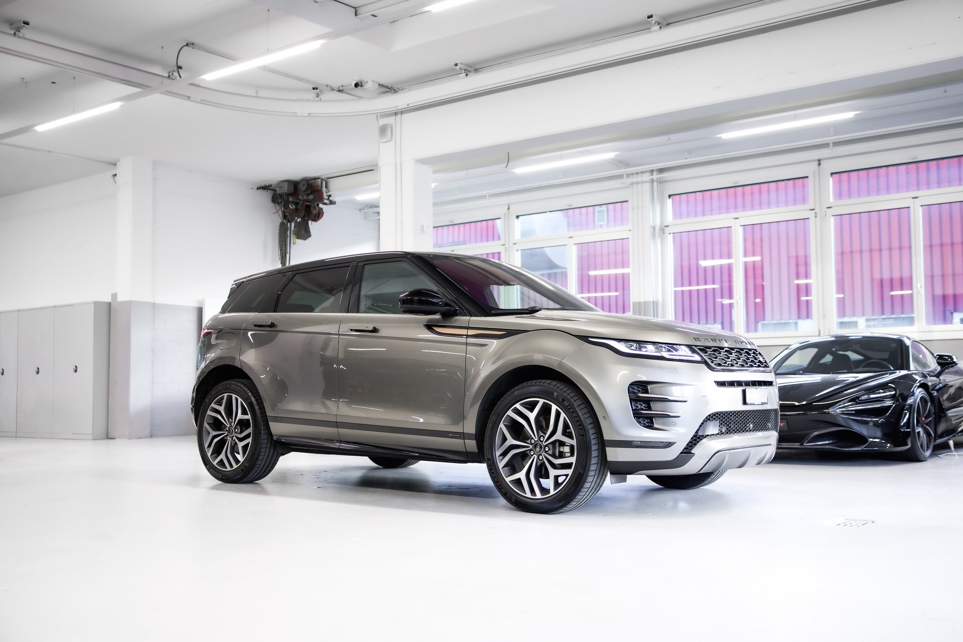 LAND ROVER Range Rover Evoque R-Dynamic SE P200 AT9 Allrad-image-0