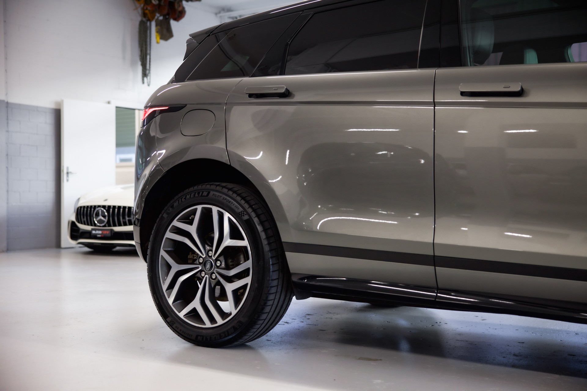 LAND ROVER Range Rover Evoque R-Dynamic SE P200 AT9 Allrad-image-11