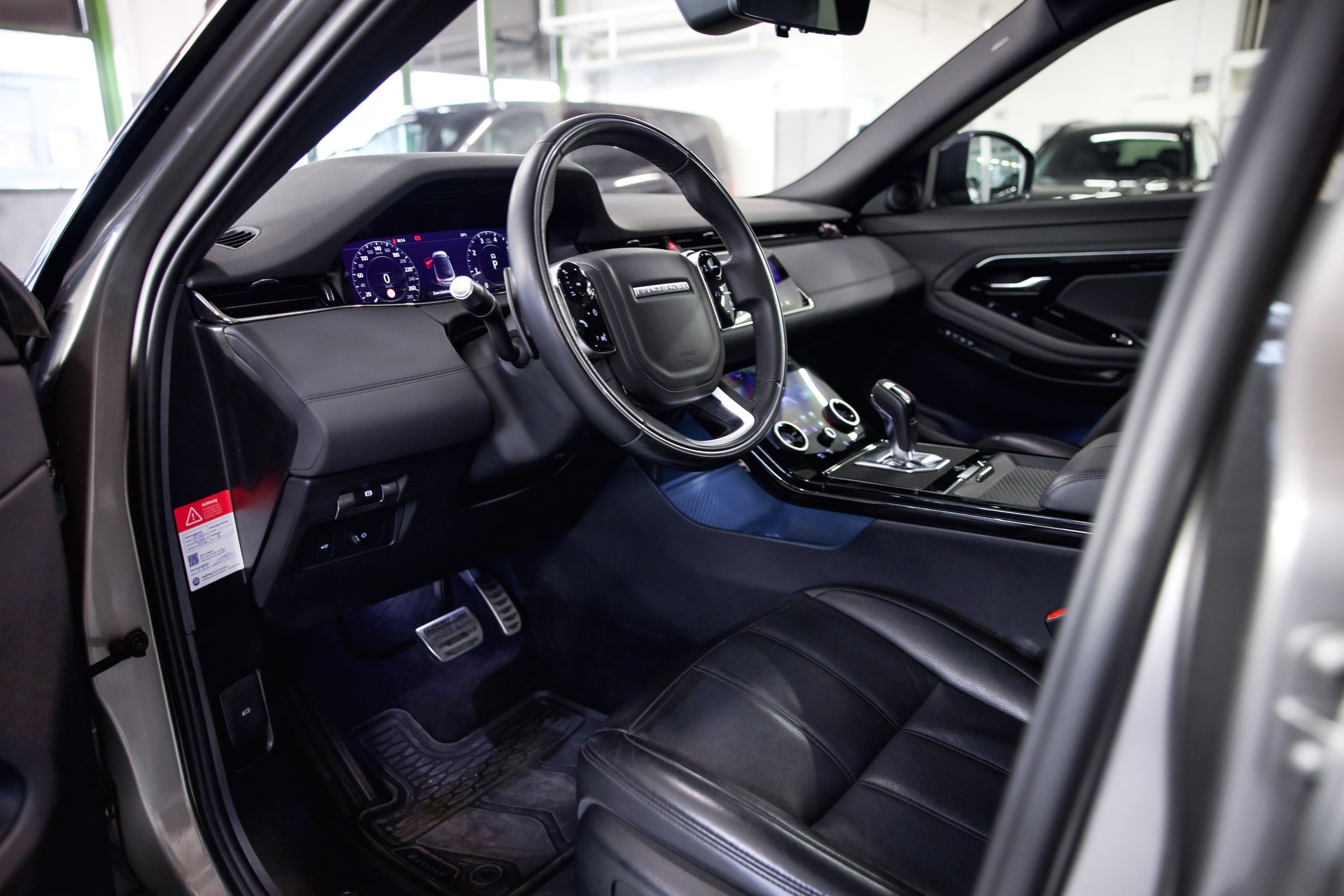 LAND ROVER Range Rover Evoque R-Dynamic SE P200 AT9 Allrad-image-17