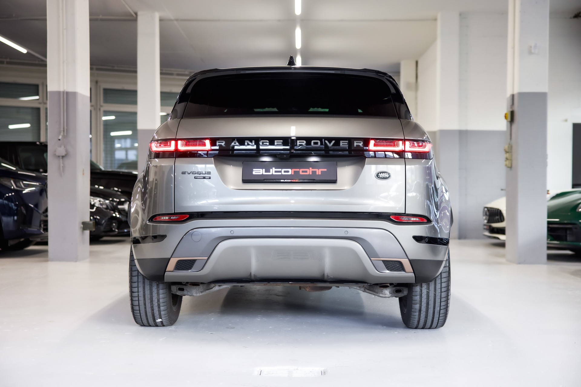 LAND ROVER Range Rover Evoque R-Dynamic SE P200 AT9 Allrad-image-5