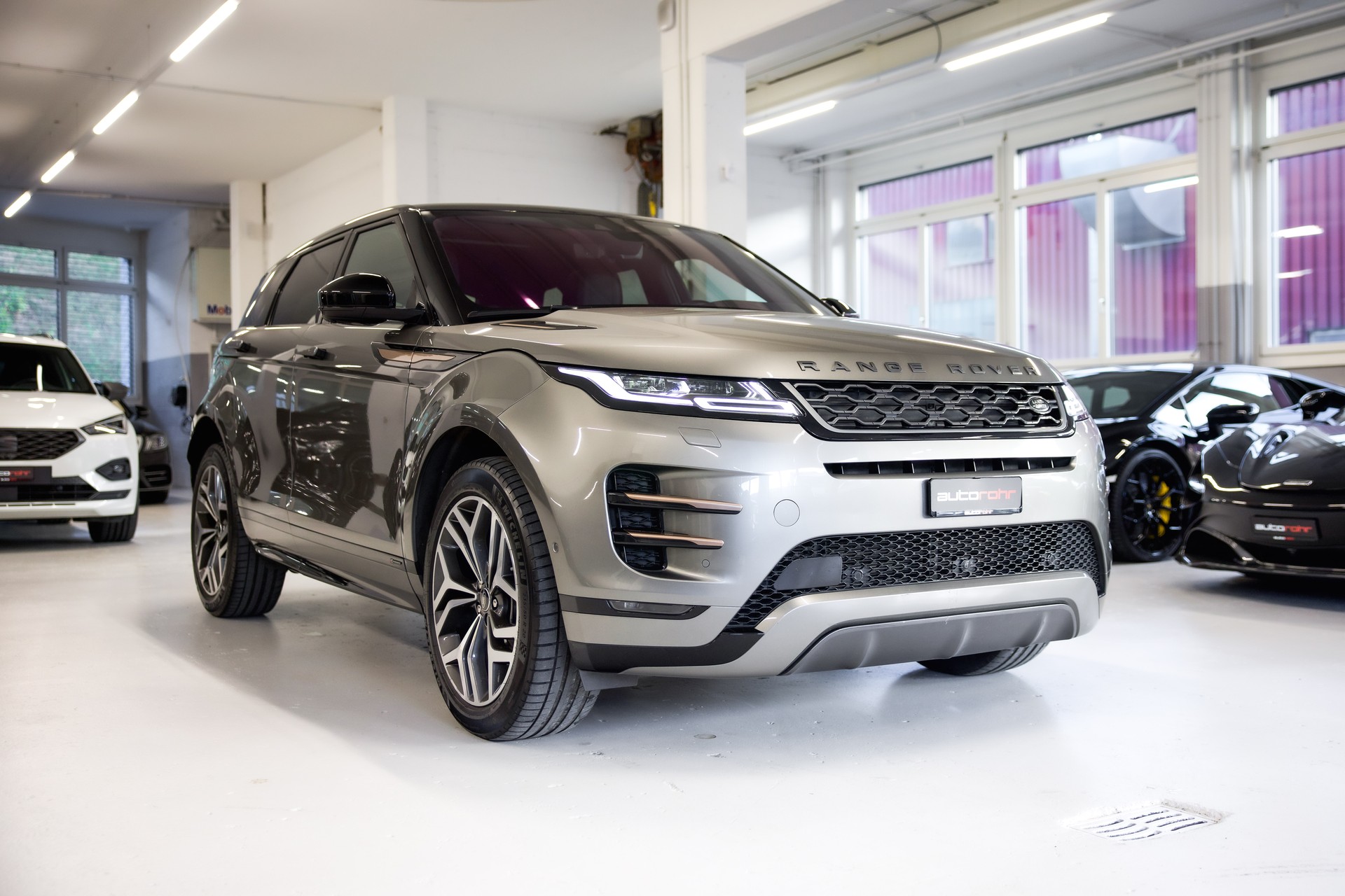 LAND ROVER Range Rover Evoque R-Dynamic SE P200 AT9 Allrad-image-2