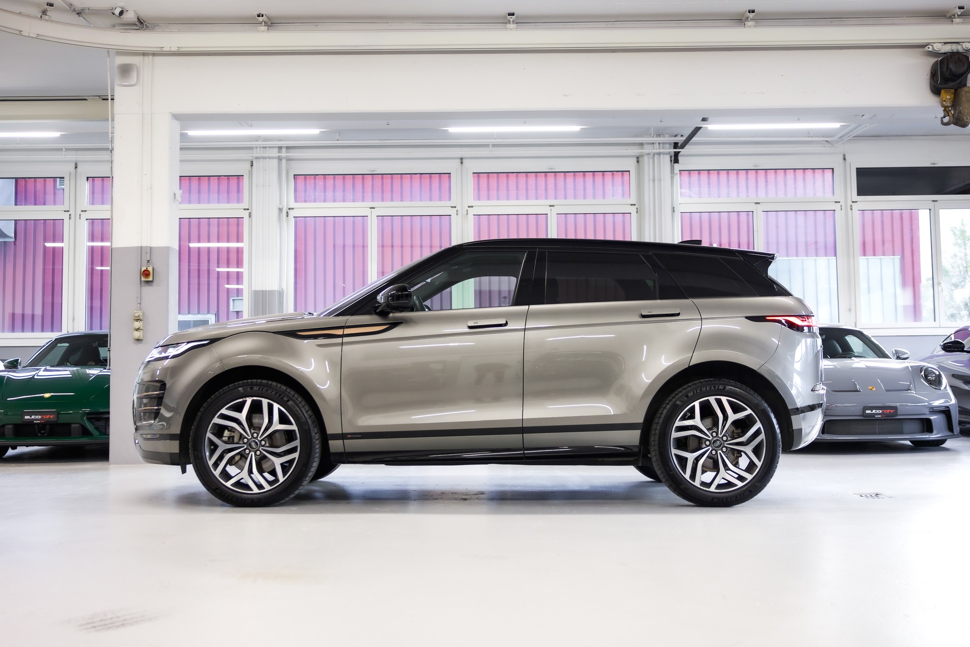 LAND ROVER Range Rover Evoque R-Dynamic SE P200 AT9 Allrad-image-4