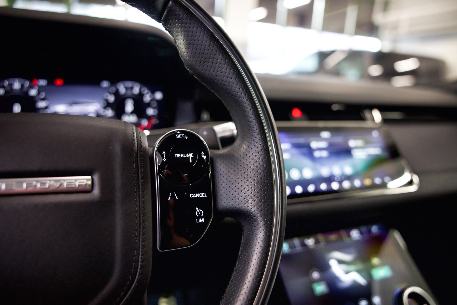 LAND ROVER Range Rover Evoque R-Dynamic SE P200 AT9 Allrad-image-26
