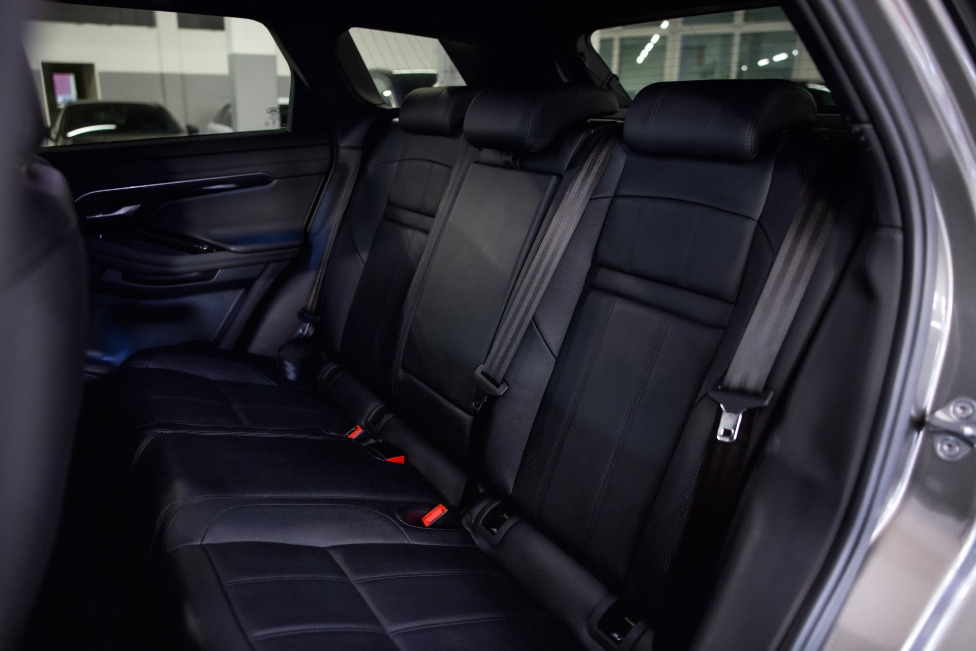LAND ROVER Range Rover Evoque R-Dynamic SE P200 AT9 Allrad-image-23