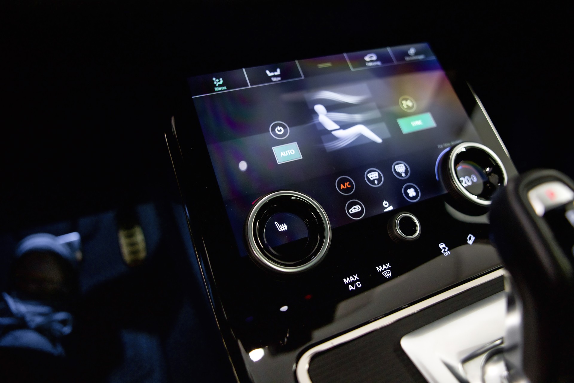 LAND ROVER Range Rover Evoque R-Dynamic SE P200 AT9 Allrad-image-28