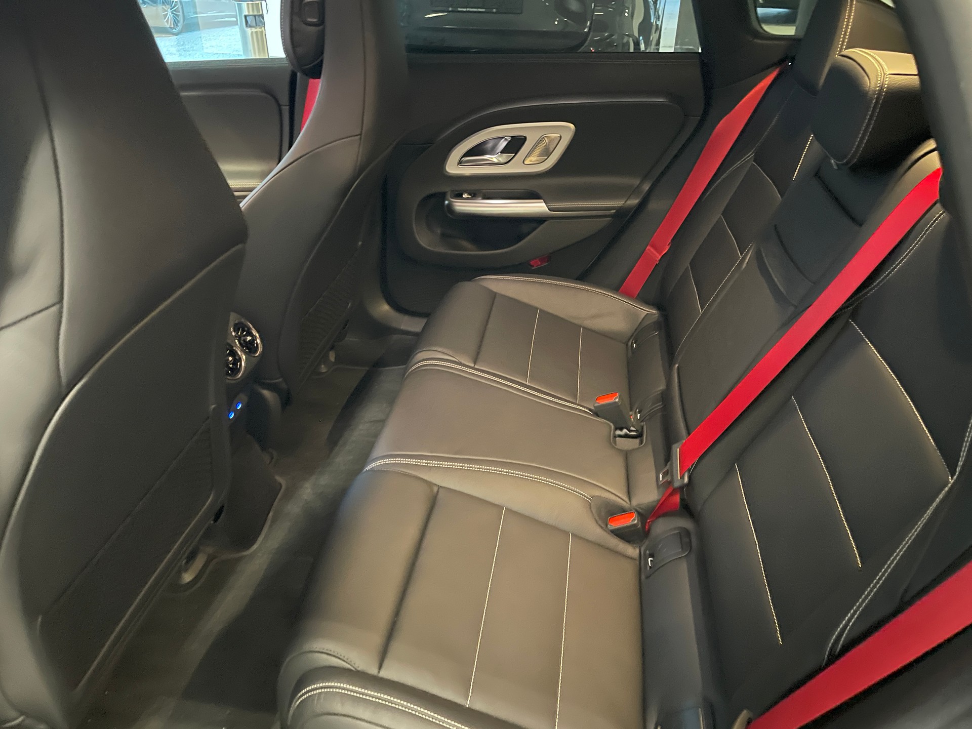 MERCEDES-BENZ CLA Shooting Brake 350 4Matic 85 kWh EQ AMG Line Plus-image-11