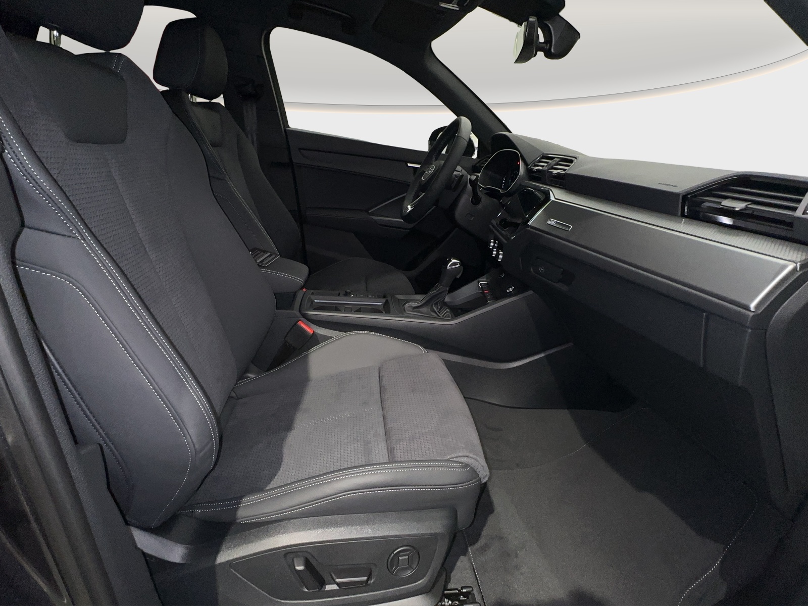 AUDI Q3 Sportback 35 TFSI S line Attraction 150PS-image-6