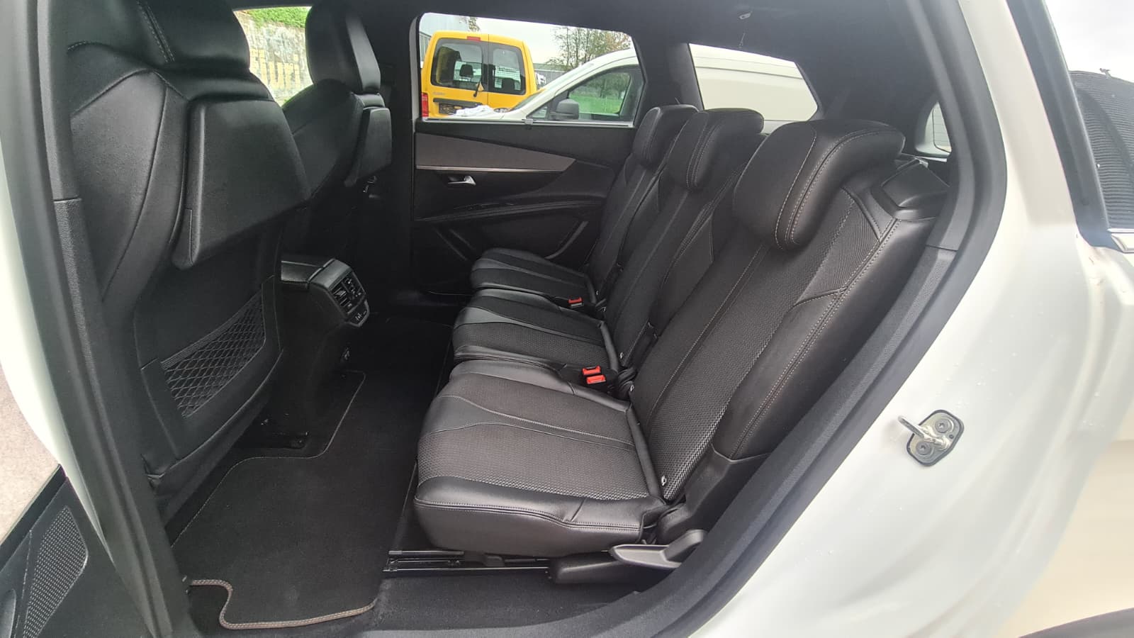 PEUGEOT 5008 1.5 BlueHDi GT EAT8 ** 7-Plätzer ** Alcantara-Leder ** G.Navi ** RF-Kamera ** PDC V + H ** Modell 2023 **-image-18