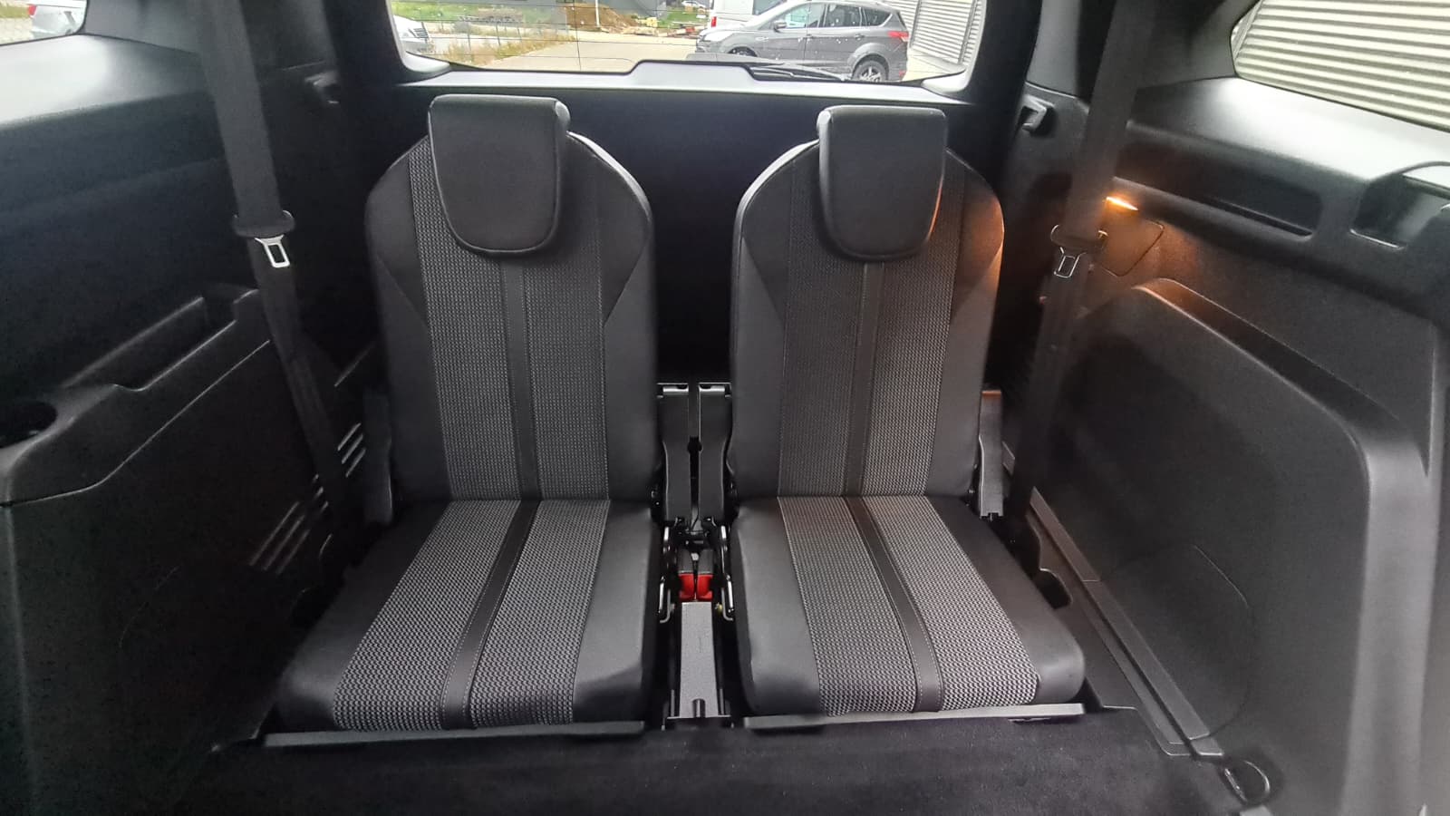 PEUGEOT 5008 1.5 BlueHDi GT EAT8 ** 7-Plätzer ** Alcantara-Leder ** G.Navi ** RF-Kamera ** PDC V + H ** Modell 2023 **-image-17