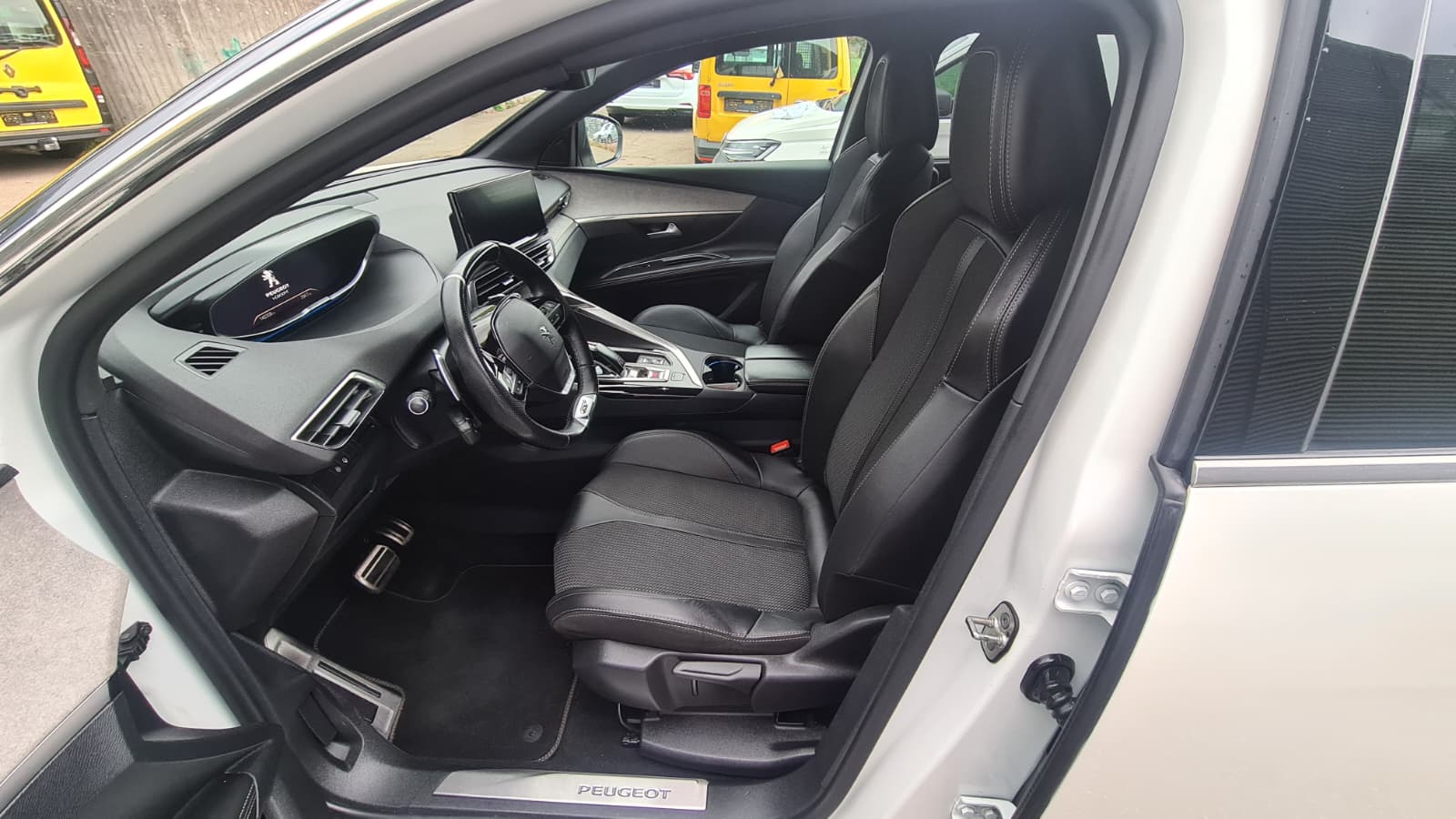 PEUGEOT 5008 1.5 BlueHDi GT EAT8 ** 7-Plätzer ** Alcantara-Leder ** G.Navi ** RF-Kamera ** PDC V + H ** Modell 2023 **-image-16