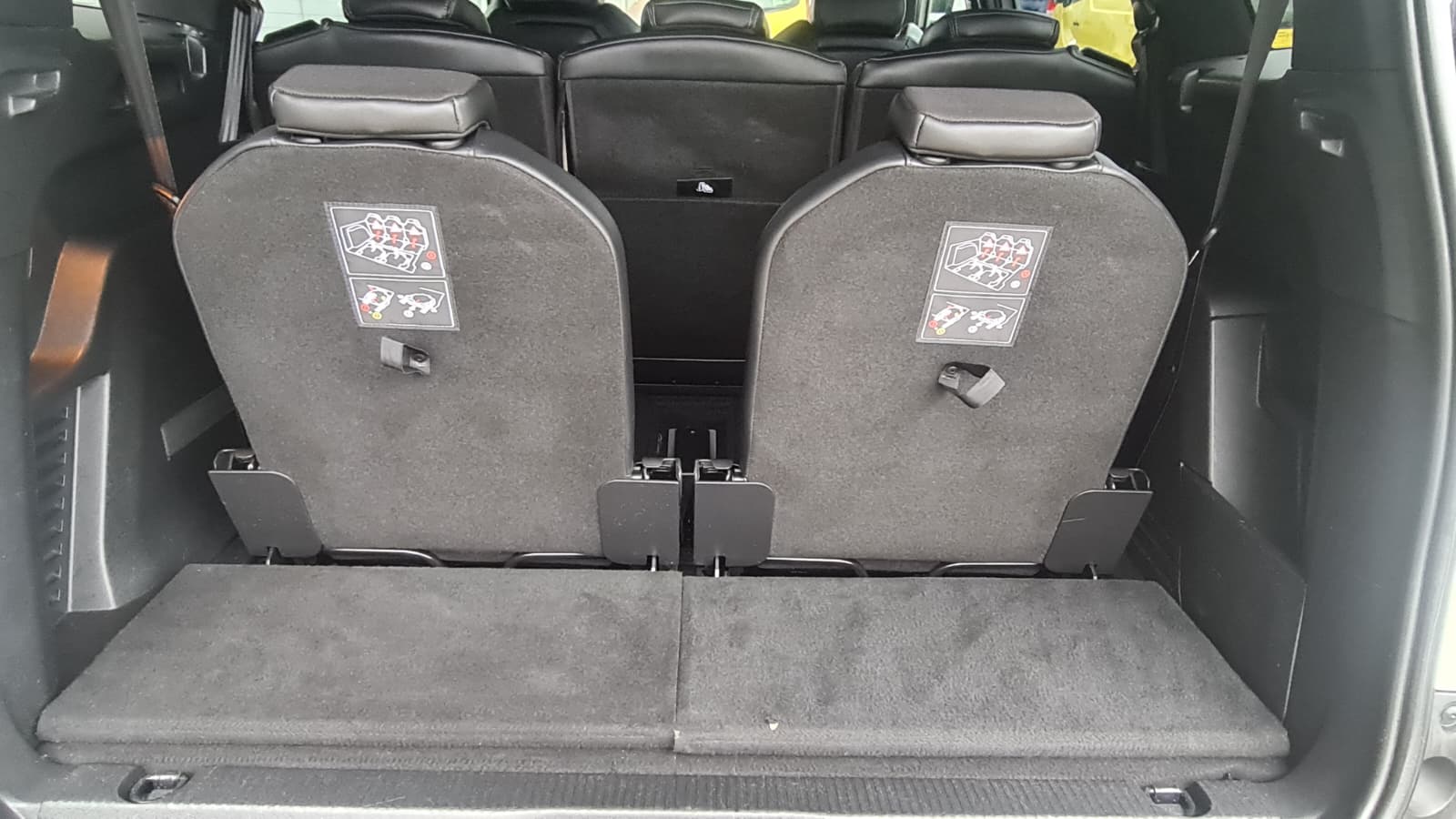 PEUGEOT 5008 1.5 BlueHDi GT EAT8 ** 7-Plätzer ** Alcantara-Leder ** G.Navi ** RF-Kamera ** PDC V + H ** Modell 2023 **-image-9
