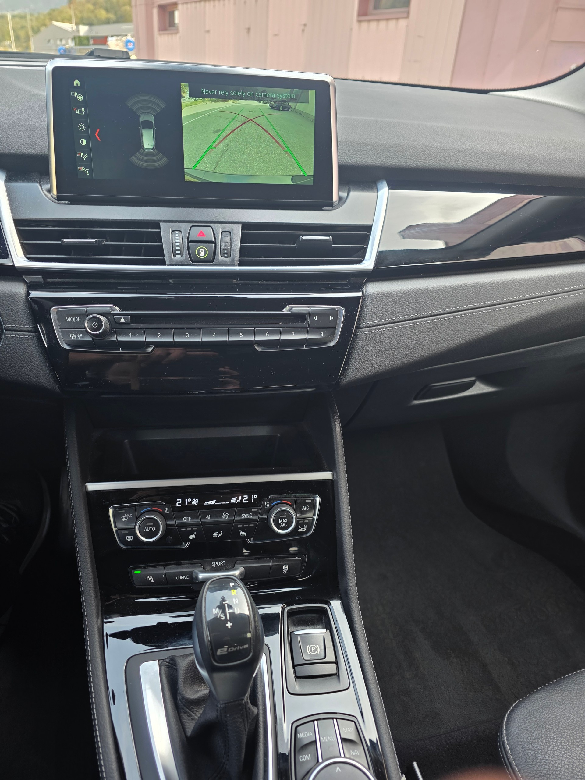 BMW 225xe iPerformance Active Tourer Family Edition Steptronic-image-14