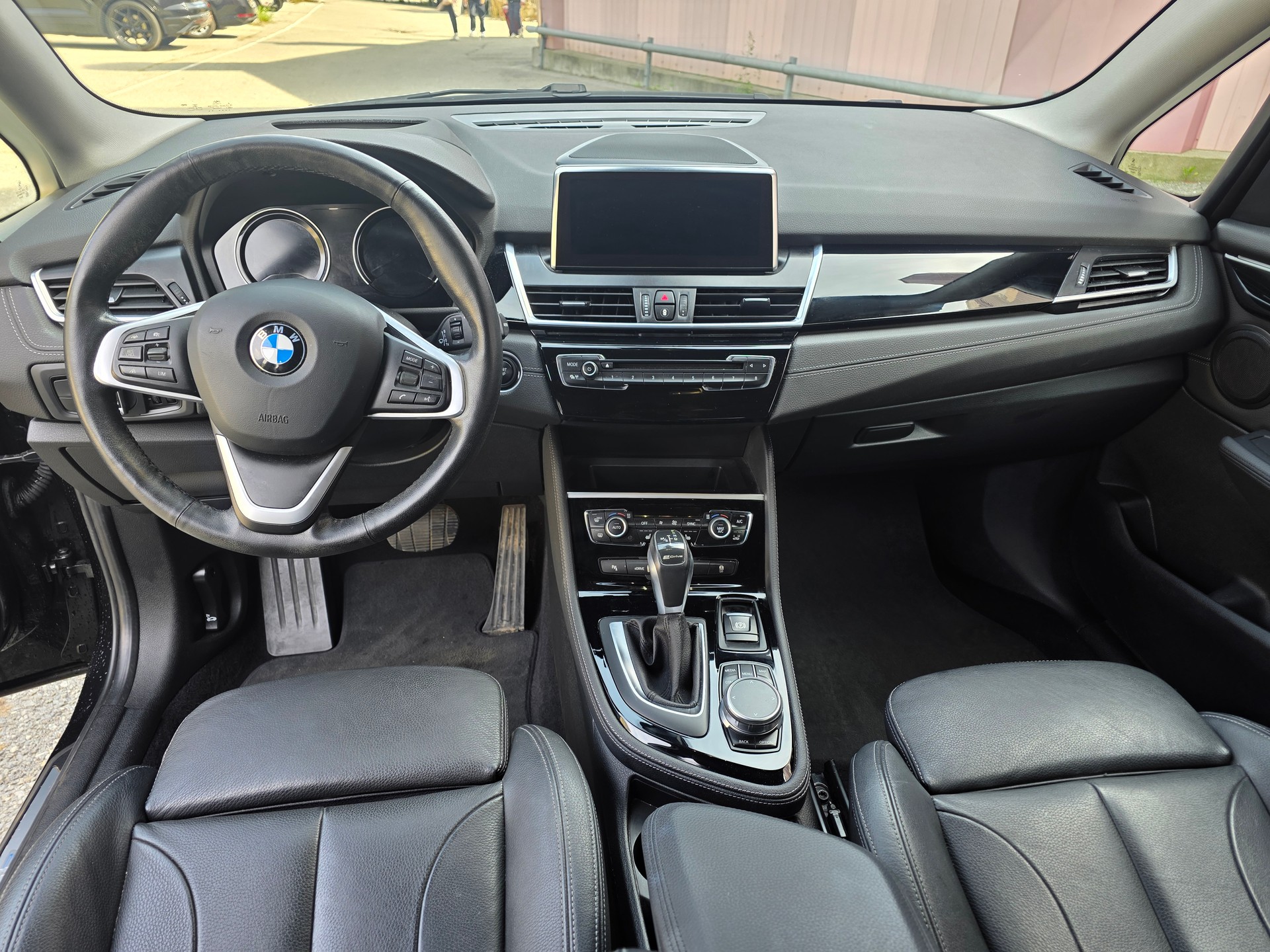 BMW 225xe iPerformance Active Tourer Family Edition Steptronic-image-12