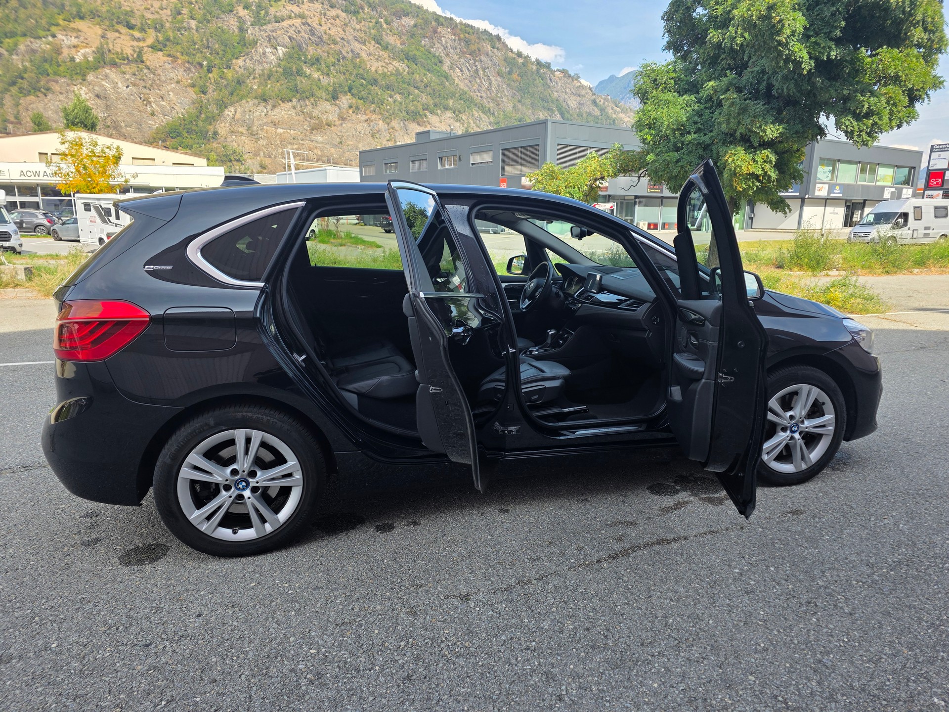BMW 225xe iPerformance Active Tourer Family Edition Steptronic-image-8