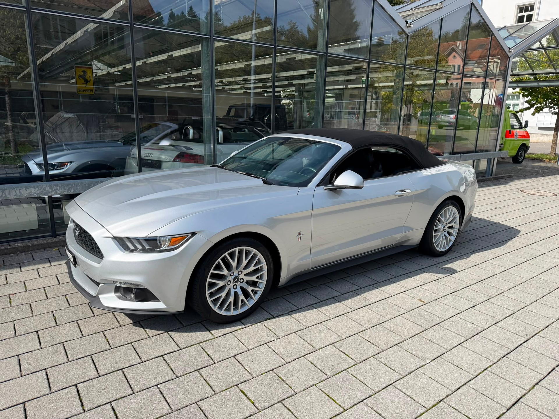 FORD Mustang Convertible 2.3 Automat-image-12