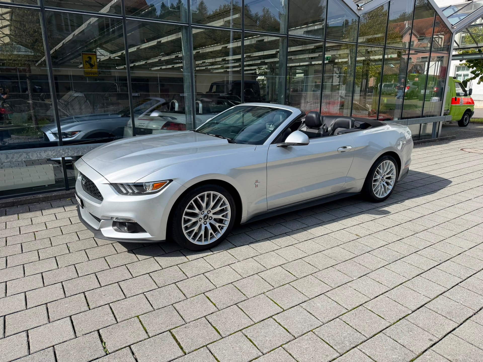 FORD Mustang Convertible 2.3 Automat-image-2