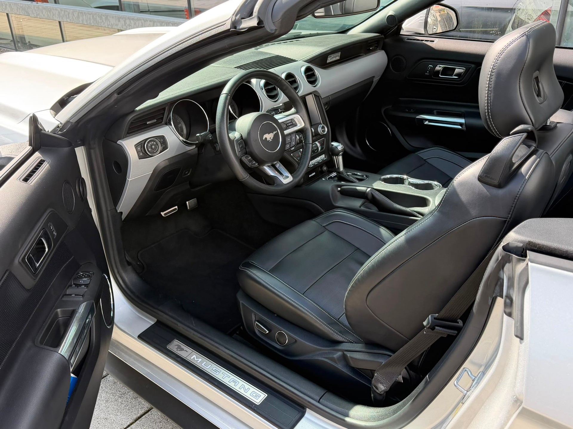 FORD Mustang Convertible 2.3 Automat-image-6