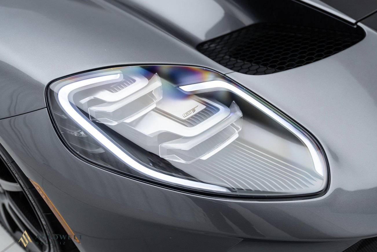 FORD GT-image-1