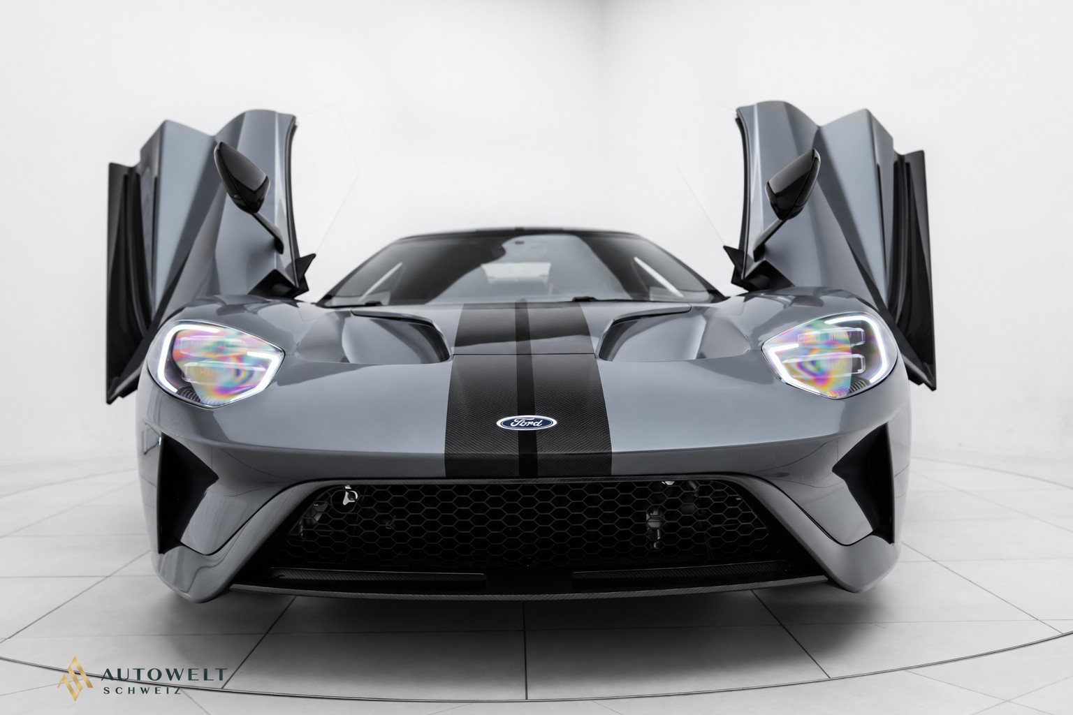 FORD GT-image-0