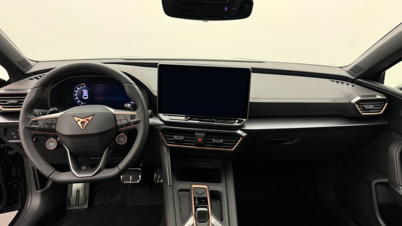 CUPRA LEON ST 1.5 e-HYBRID pHEV VZ Black Edition-image-5