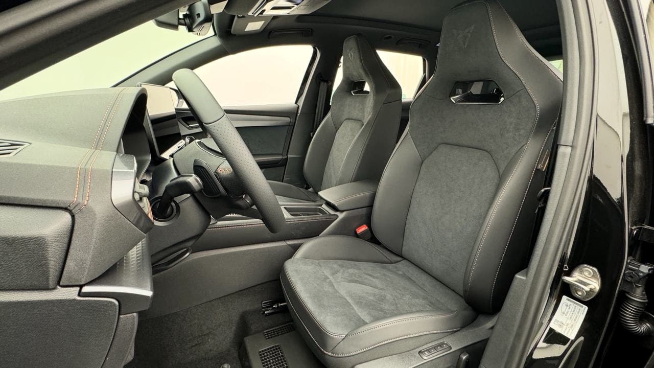 CUPRA LEON ST 1.5 e-HYBRID pHEV VZ Black Edition-image-4